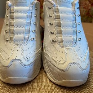 Skechers D’lites women’s white clog style size 9.5W